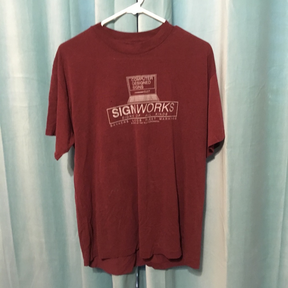 Sign works logo tee.